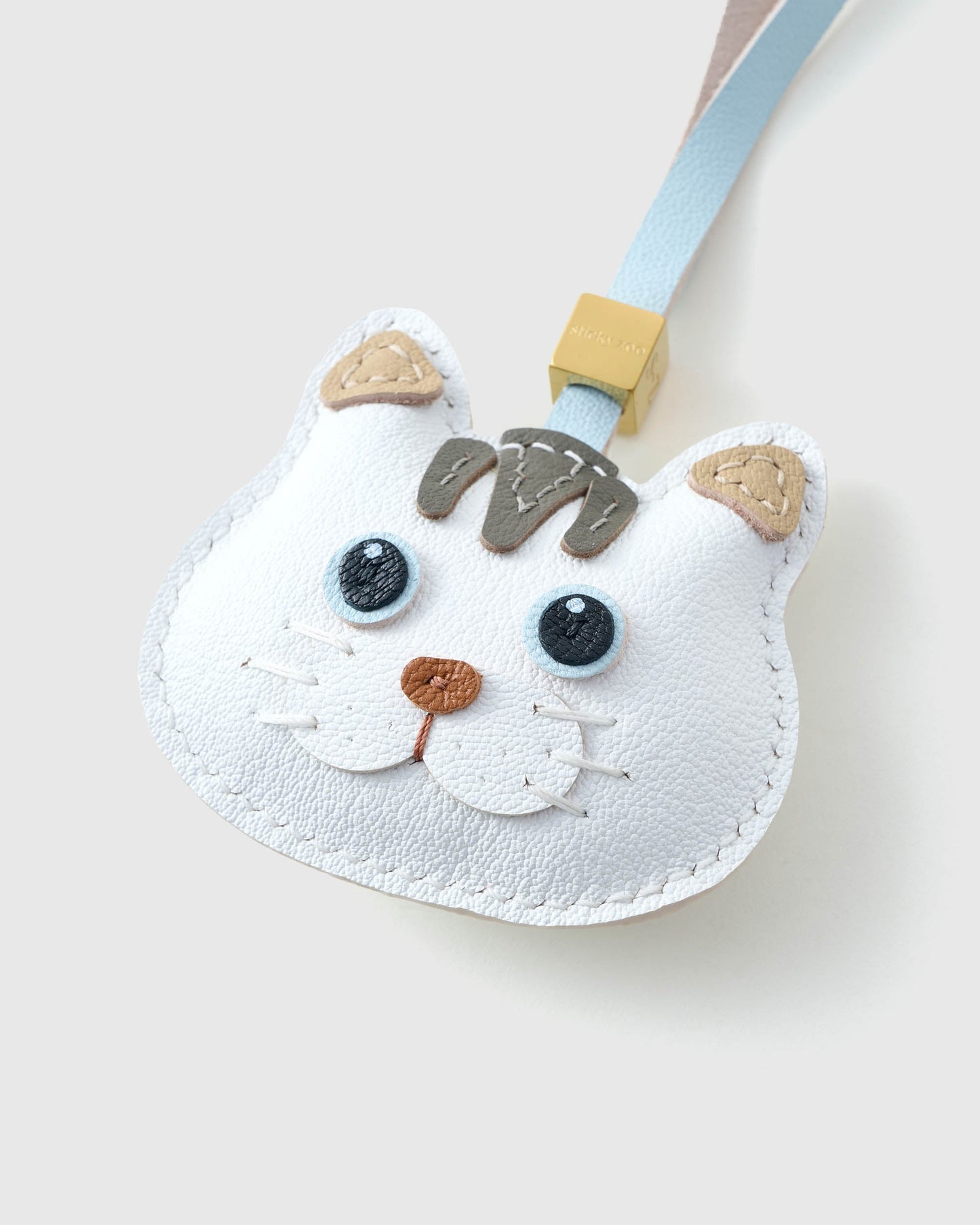 BRITISH SHORTHAIR CAT CHARM – CLOUD DREAM EDITION