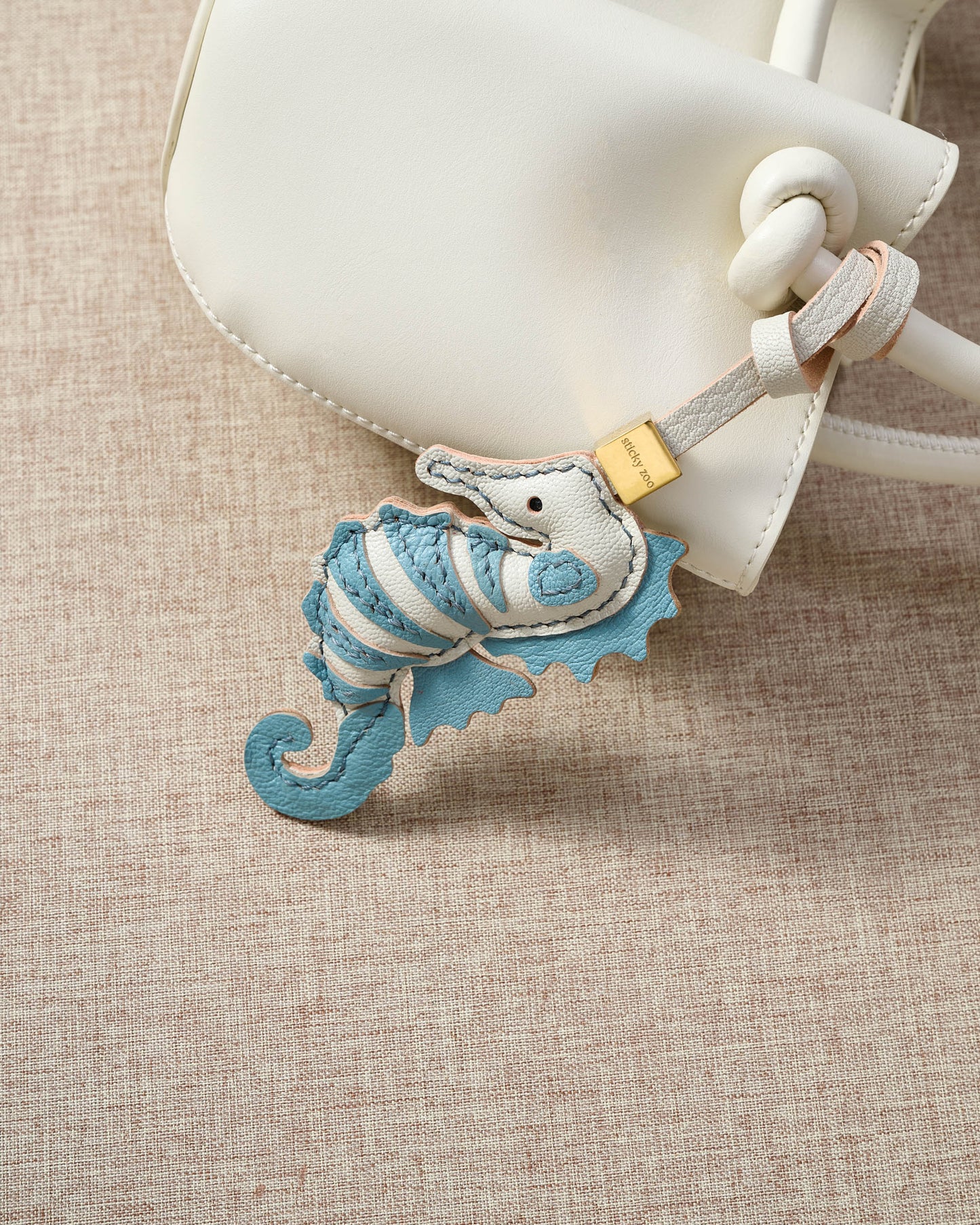 SEAHORSE WAVE WIGGLE CHARM