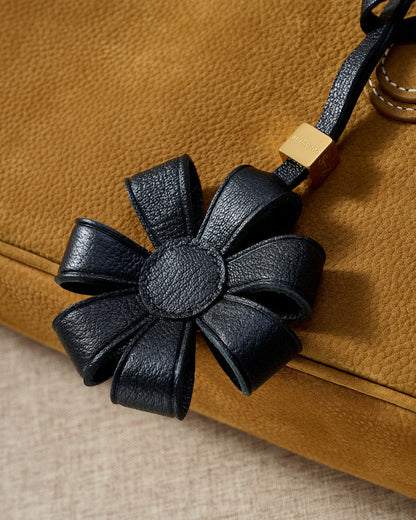 DAISY BAG CHARM