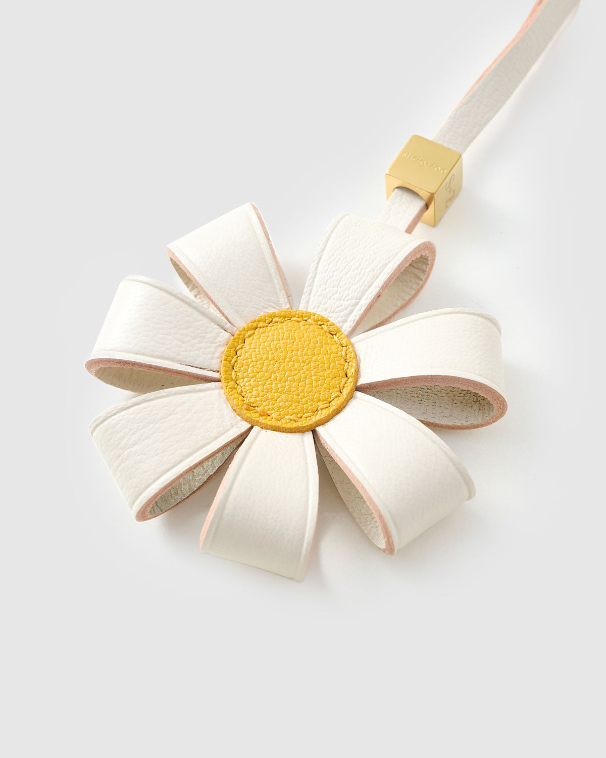 DAISY BAG CHARM